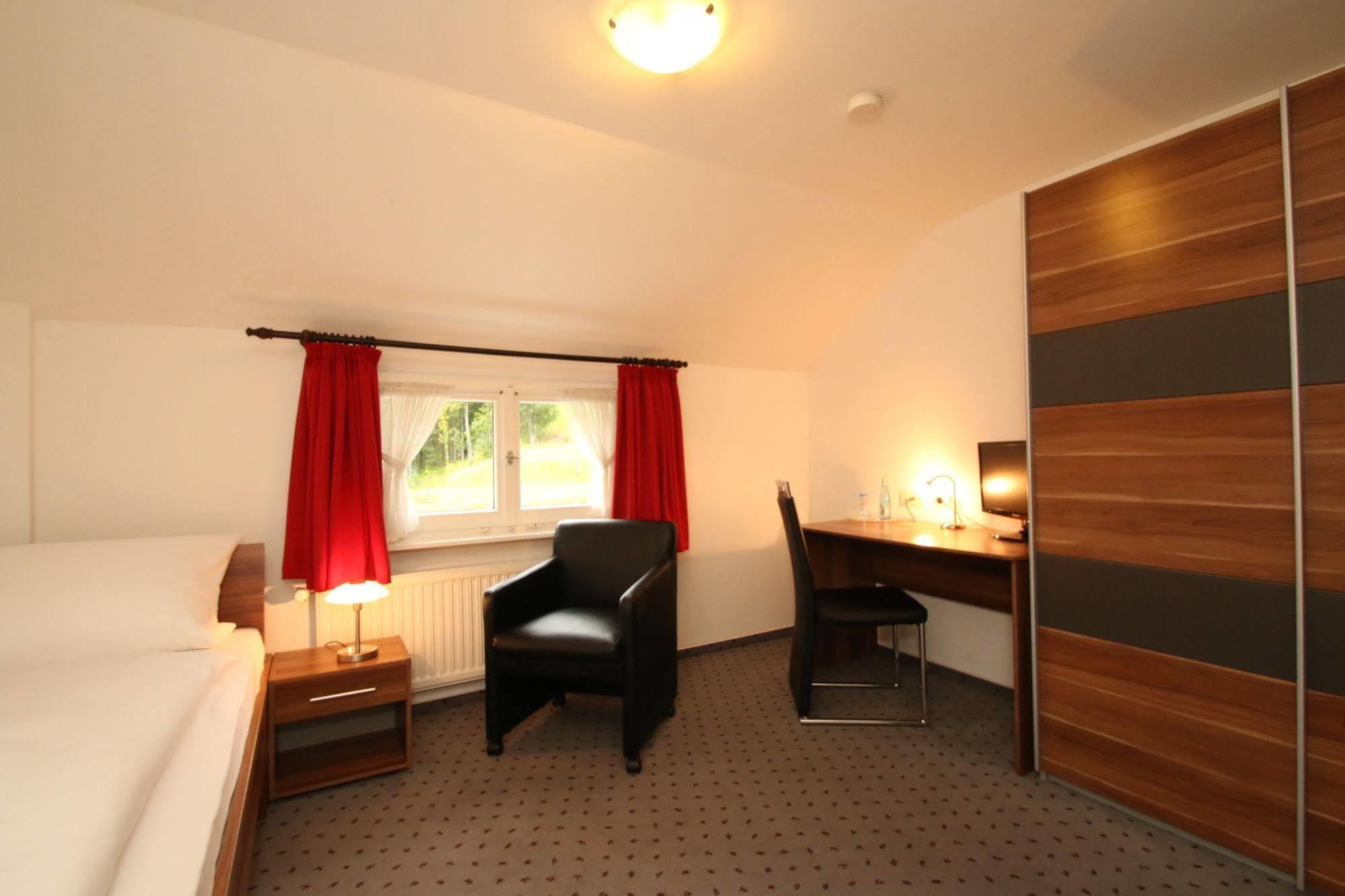 Hotel Landgasthof Adler Altenrond Экстерьер фото