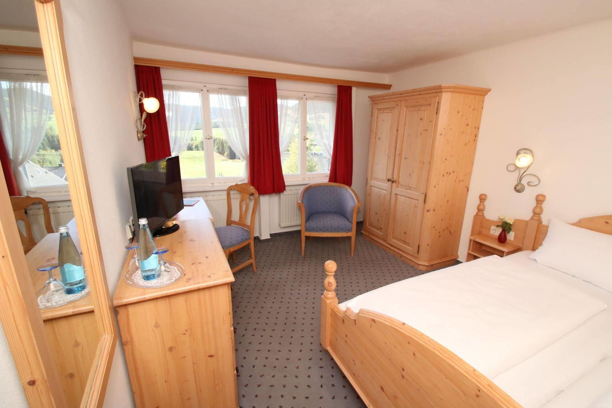Hotel Landgasthof Adler Altenrond Экстерьер фото